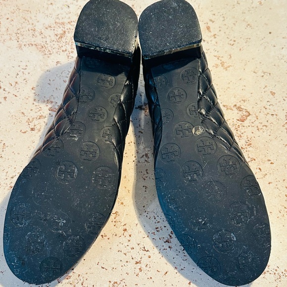 Tory Burch Maggie Pump Leather Block Heel Black
Size 9.5 Classic With Gold Logo - Picture 10 of 12